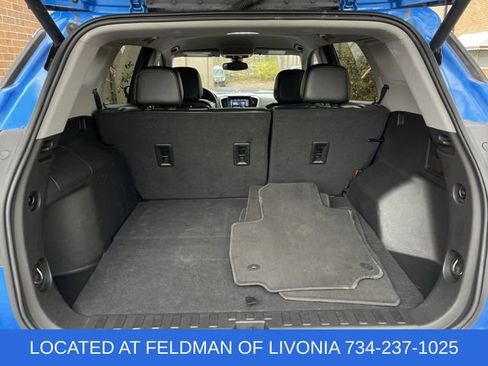 Used 2024 GMC Terrain SLT image 24