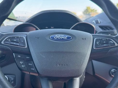 Used 2019 Ford Escape SE FWD image 8