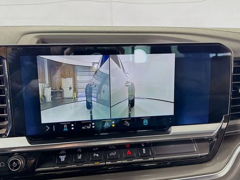 Used 2024 Chevrolet Silverado 3500 High Country w/ High Country Premium Package image 44