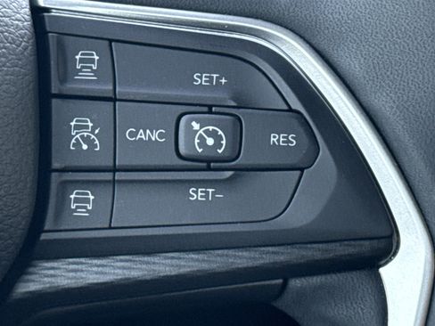 Used 2024 Jeep Grand Cherokee L Altitude AWD/4WD image 20