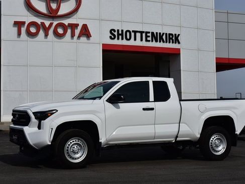 Used 2025 Toyota Tacoma SR image 1