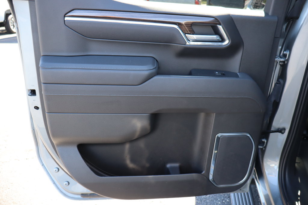 Used 2025 Chevrolet Silverado 1500 LT AWD/4WD image 20