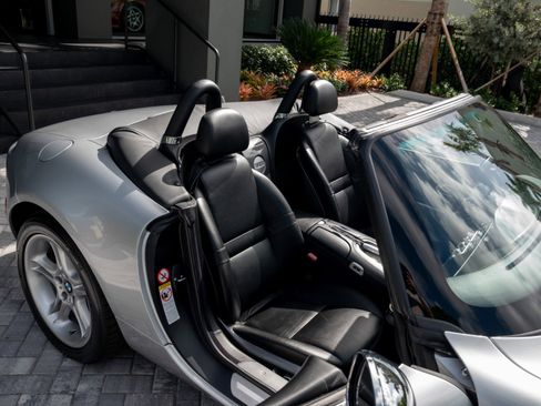 Used 2002 BMW Z8 RWD image 41