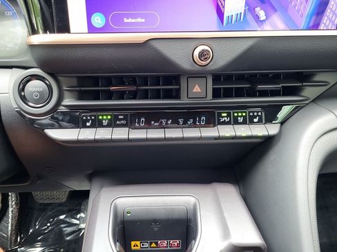 Used 2023 Toyota Crown AWD/4WD image 28