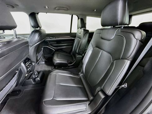 Used 2023 Jeep Grand Cherokee L Limited w/ Luxury Tech Group II AWD/4WD image 23