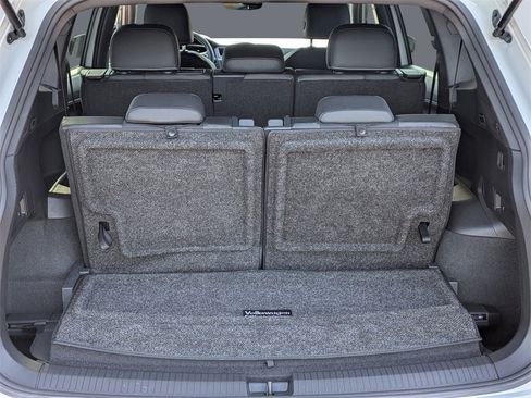 Used 2023 Volkswagen Tiguan SE R-Line image 12