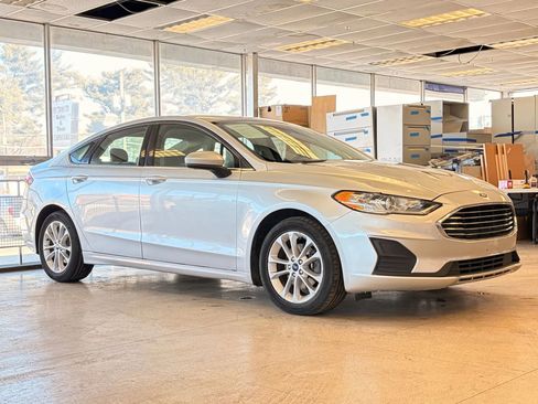 Used 2019 Ford Fusion SE image 6