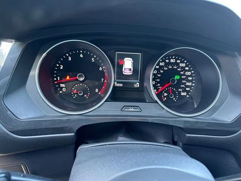 Used 2018 Volkswagen Tiguan SE w/ Panoramic Sunroof Package image 19