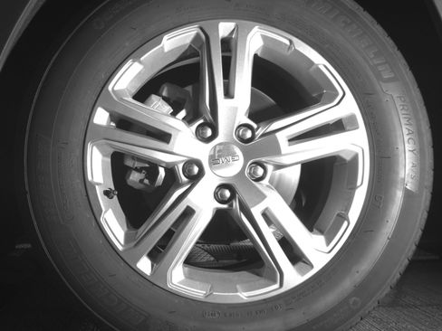 Used 2024 GMC Terrain SLE FWD image 17