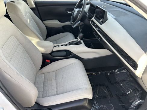 Used 2025 Honda HR-V LX image 9