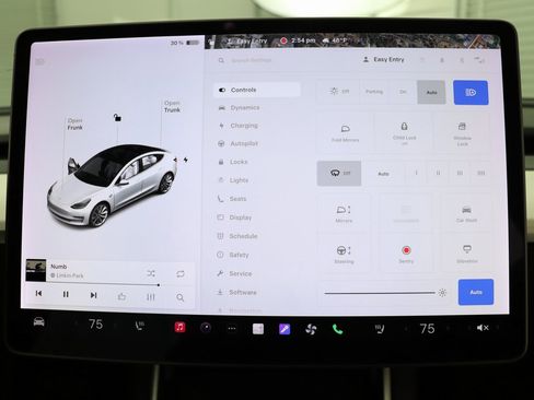 Used 2018 Tesla Model 3 image 24