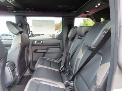 New 2025 Ford Bronco Outer Banks image 17