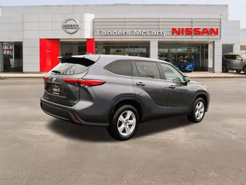 Used 2023 Toyota Highlander L image 3