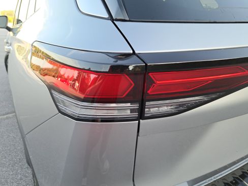 New 2025 Volkswagen Tiguan SE image 32