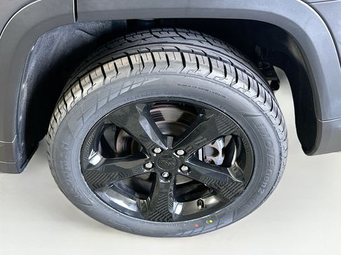 Used 2023 Jeep Grand Cherokee L Laredo AWD/4WD image 11