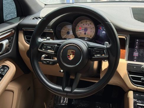 Used 2023 Porsche Macan AWD/4WD image 31