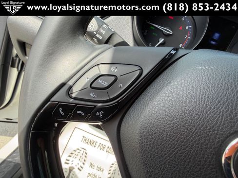 Used 2019 Toyota C-HR XLE FWD image 29