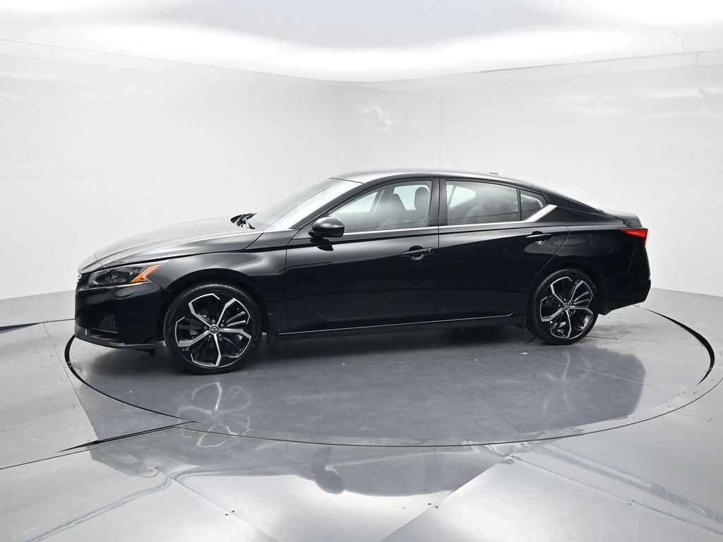 Used 2025 Nissan Altima 2.5 SR FWD image 3
