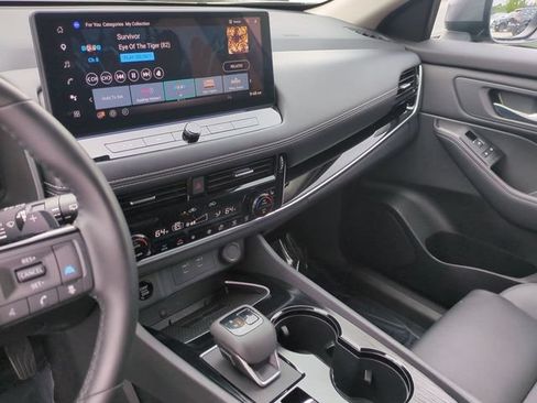 Certified 2025 Nissan Rogue SL w/ SL Premium Package FWD image 24