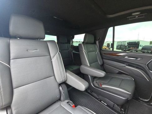 Used 2024 Cadillac Escalade Premium Luxury AWD/4WD image 16