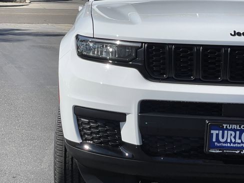 New 2025 Jeep Grand Cherokee L Laredo image 5