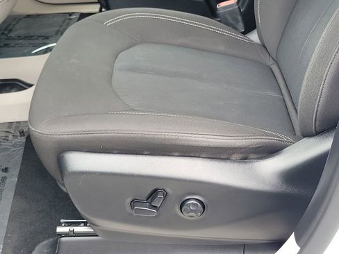 Certified 2023 Chrysler Voyager LX FWD image 14