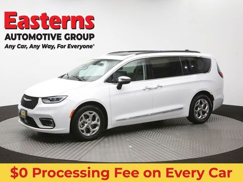 Used 2023 Chrysler Pacifica Limited FWD image 60