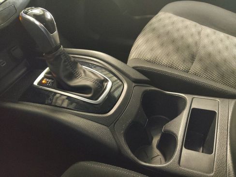 Used 2020 Nissan Rogue Sport SV image 26