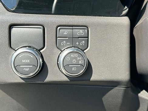 Used 2025 GMC Sierra 1500 SLT image 24