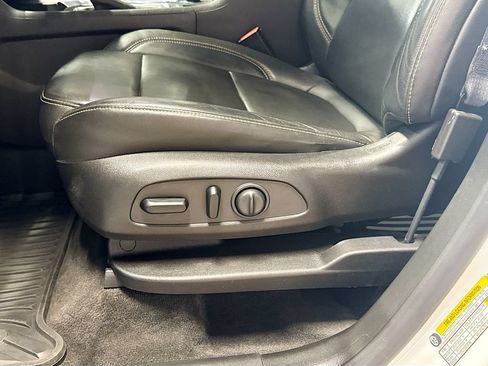 Used 2019 Chevrolet Traverse RS AWD/4WD image 21