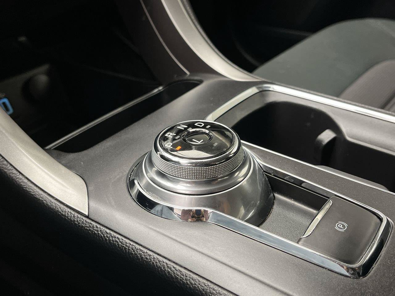 Used 2020 Ford Fusion SE FWD image 23