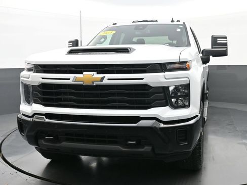 Used 2025 Chevrolet Silverado 2500 Custom w/ Custom Value Package image 7