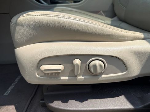 Used 2019 GMC Acadia Denali w/ Technology Package AWD/4WD image 26