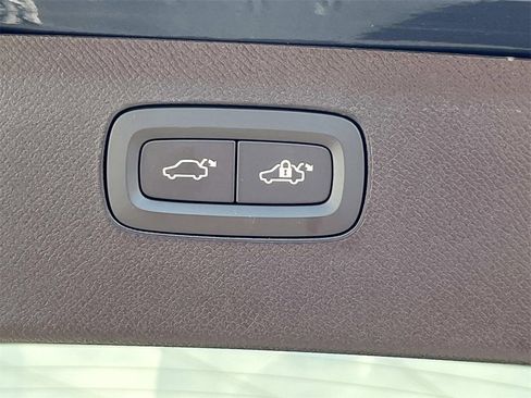 Used 2025 Volvo XC90 T8 Plus w/ Protection Package Premier image 13