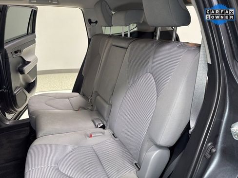 Used 2020 Toyota Highlander LE image 25