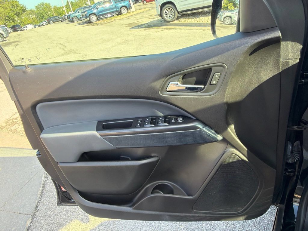 Used 2019 Chevrolet Colorado Z71 AWD/4WD image 30