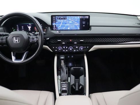 Used 2023 Honda Accord Touring image 17