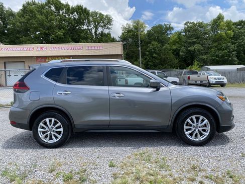 Used 2018 Nissan Rogue SV FWD image 4