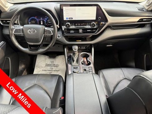 Used 2024 Toyota Highlander Limited AWD/4WD image 14