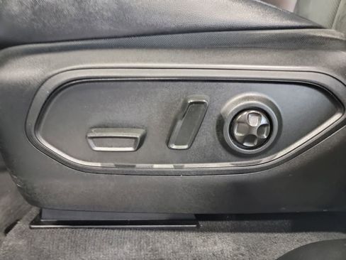 Used 2023 Jeep Grand Cherokee Altitude AWD/4WD image 15