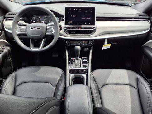 Used 2026 Jeep Compass Limited image 9