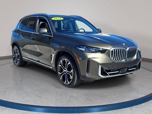 Used 2024 BMW X5 xDrive50e w/ Parking Assistance Package AWD/4WD image 4