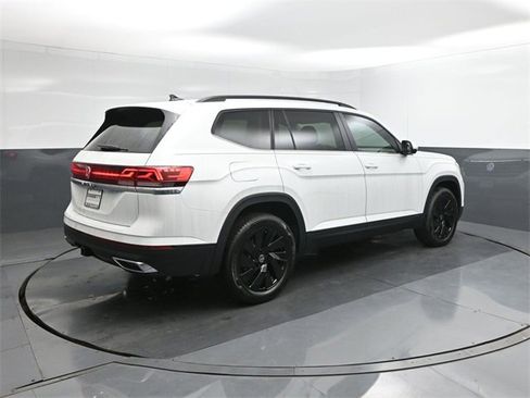 New 2026 Volkswagen Atlas SE image 11