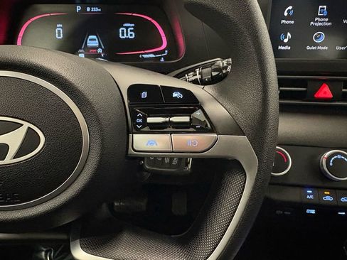 Used 2025 Hyundai Elantra SE image 34