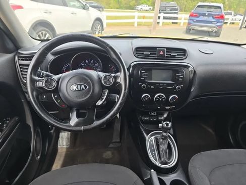 Used 2015 Kia Soul ! FWD image 13