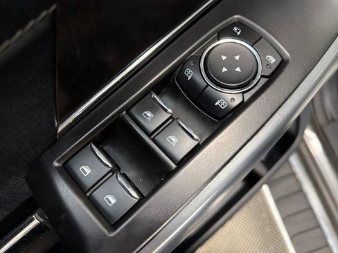 Used 2023 Ford F150 Lariat w/ Max Trailer Tow Package image 16