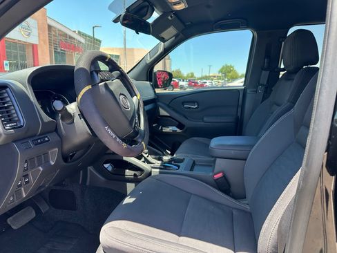 Used 2023 Nissan Frontier SV w/ Midnight Edition Package AWD/4WD image 5