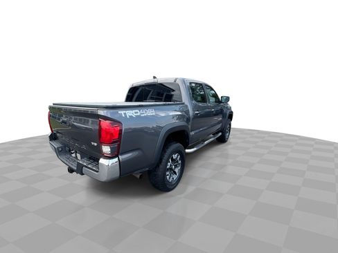 Used 2018 Toyota Tacoma TRD Off-Road AWD/4WD image 8