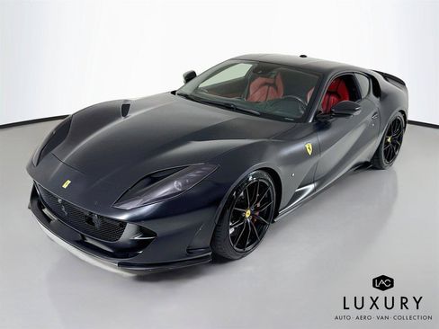 Used 2020 Ferrari 812 Superfast RWD image 4