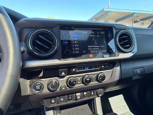 Used 2018 Toyota Tacoma TRD Off-Road w/ TRD Premium Off Road Package AWD/4WD image 26